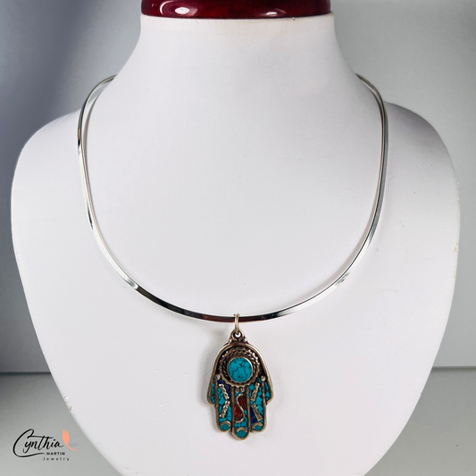 Stylish Hamsa hand choker necklace symbolizing protection, with an upward-facing design that wards off negative emotions.
