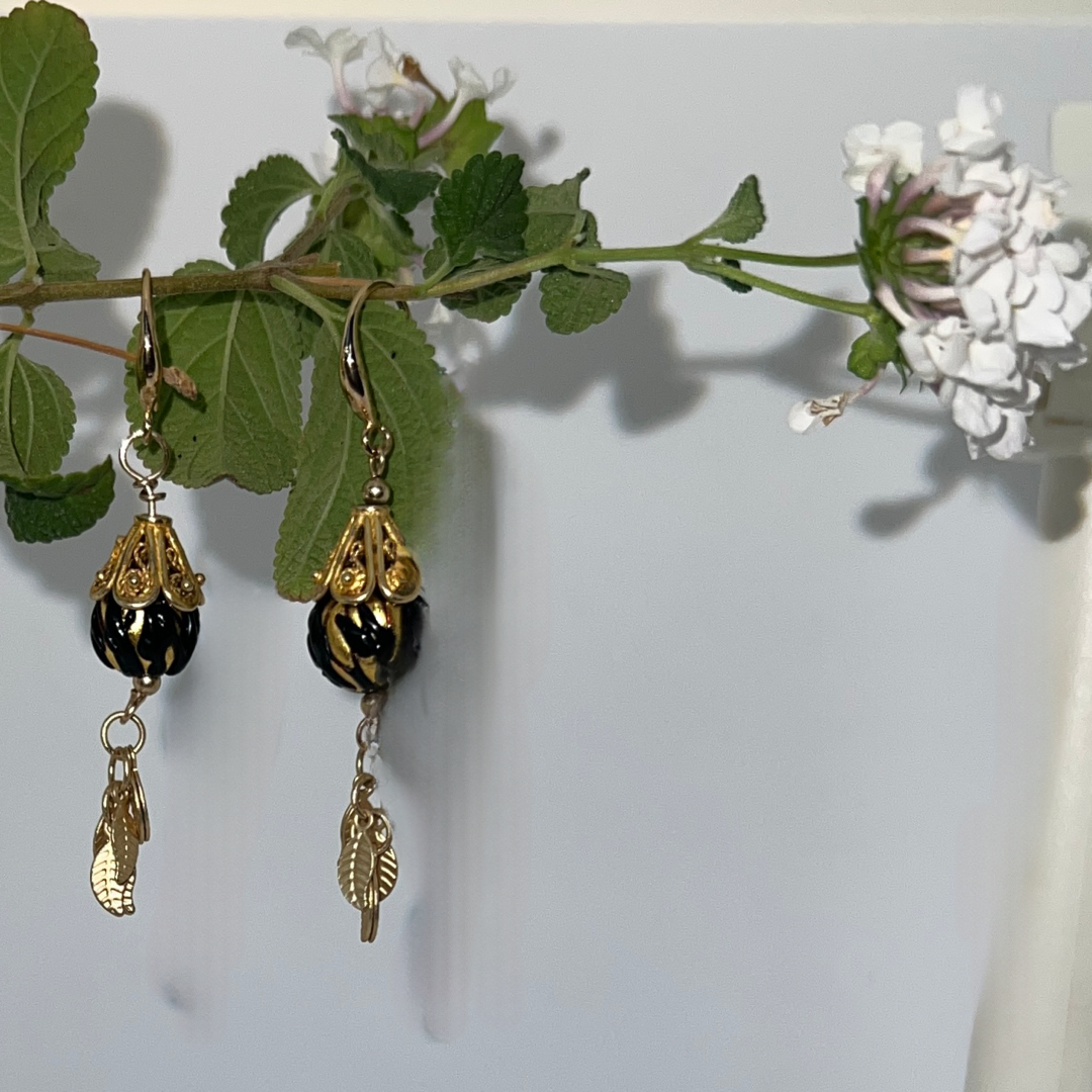 Captivating Elegance: Hand-Blown Black Murano Glass Earrings with Gold Streaks and Dangling Leaves